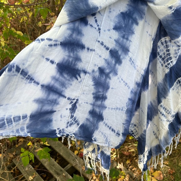 Patrons of Peace Blue & White Tie Dye Tie-dye Tunic with Spaghetti Straps. - Picture 4 of 9